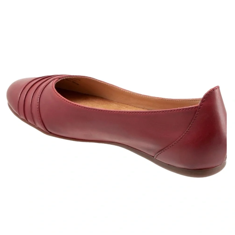 NIB Trotters Softwalk Dark Red 100% Leather Ballet Flats Comfort Shoes Size 7